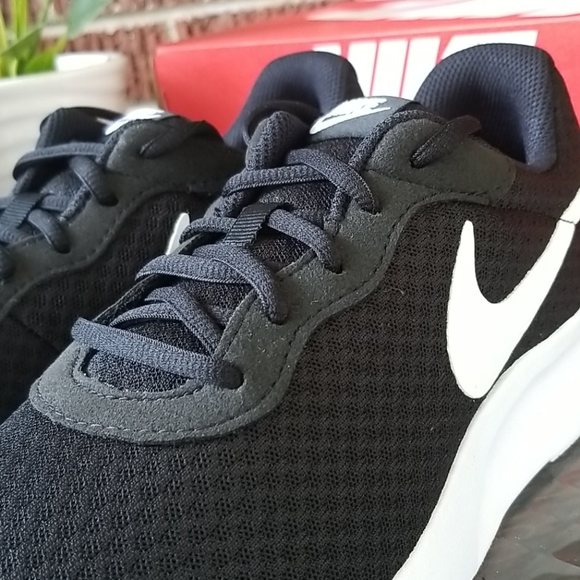 Nike Tangun Running Shoe Black / White Womens 10 - Picture 7 of 9